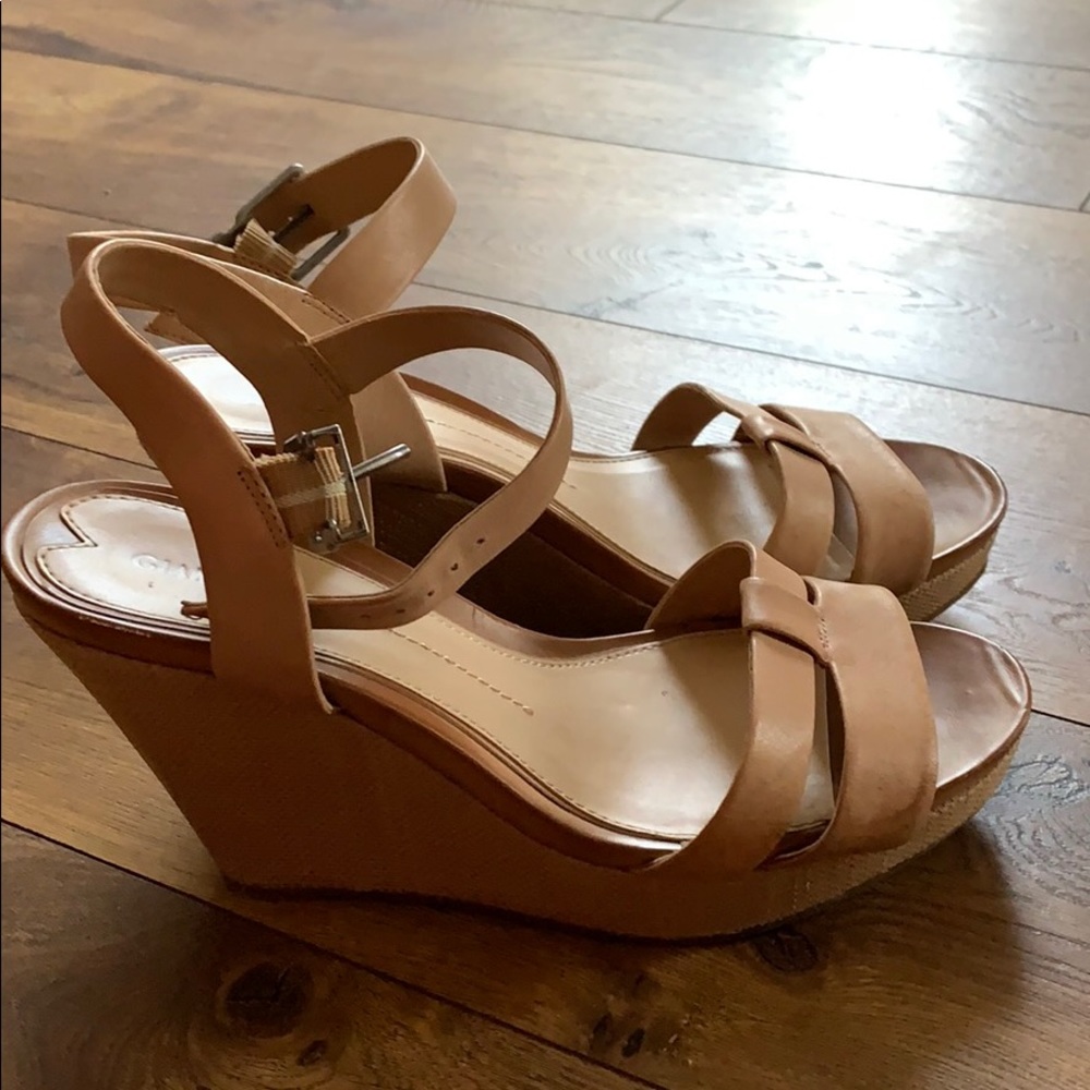 Gianni Bini Nude Wedges Size 9.5M